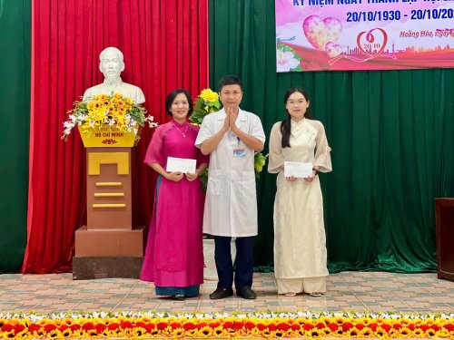 gen-h-bác triều tro quà.jpg