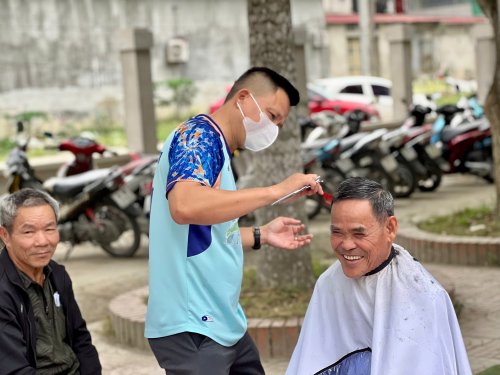 cắt t&oacute;c chủ.jpg